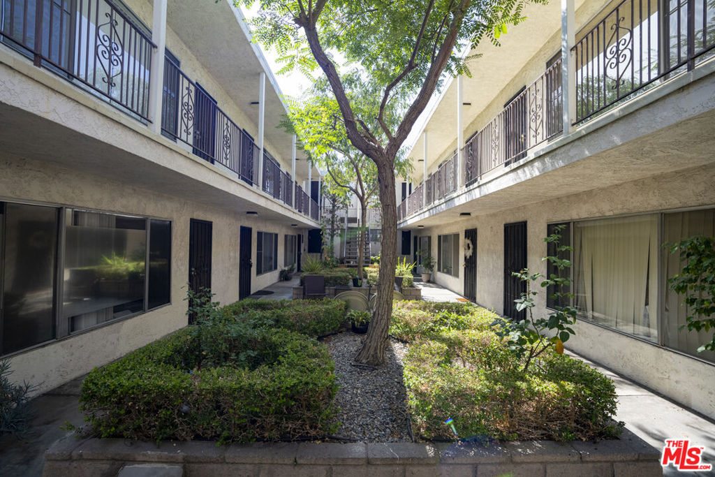 Properties 4 12756 Venice Boulevard