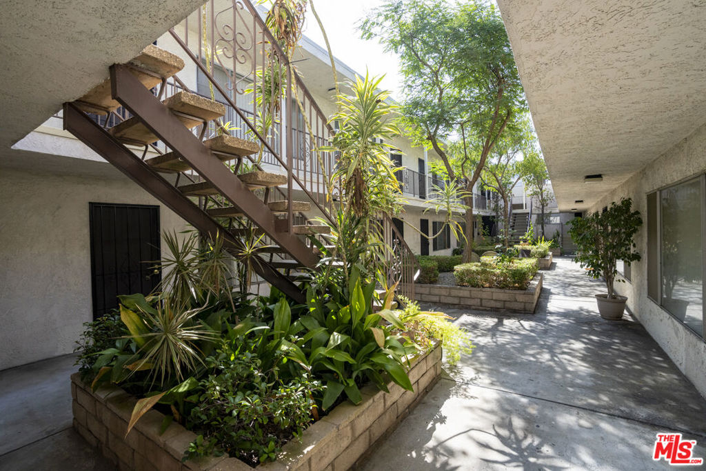 Properties 2 12756 Venice Boulevard