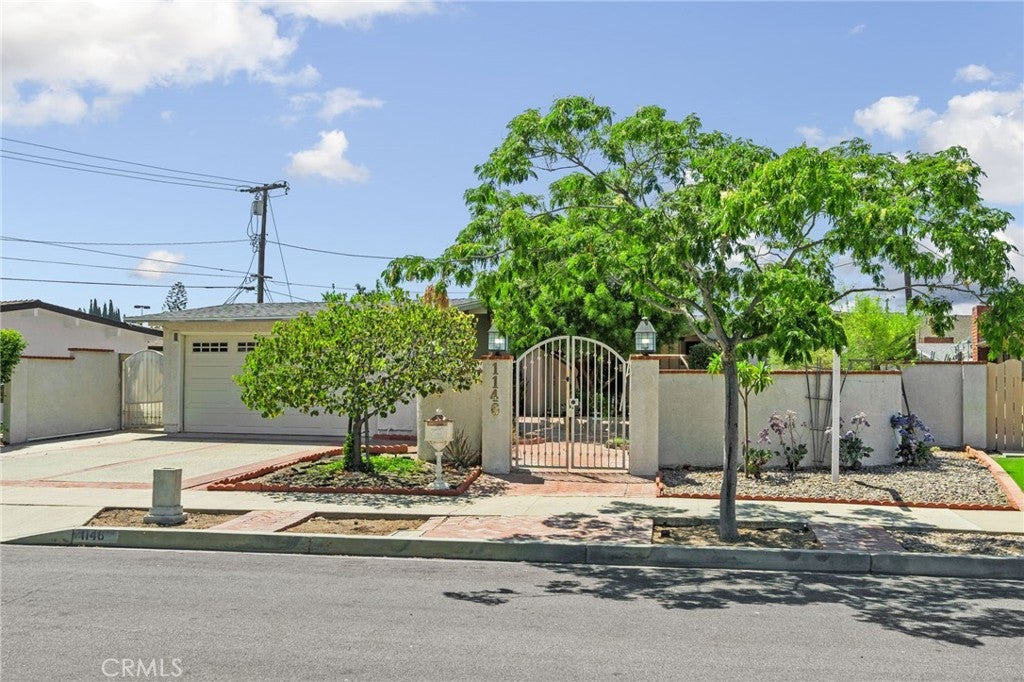 1146 W Claredge DR, Anaheim CA 92801