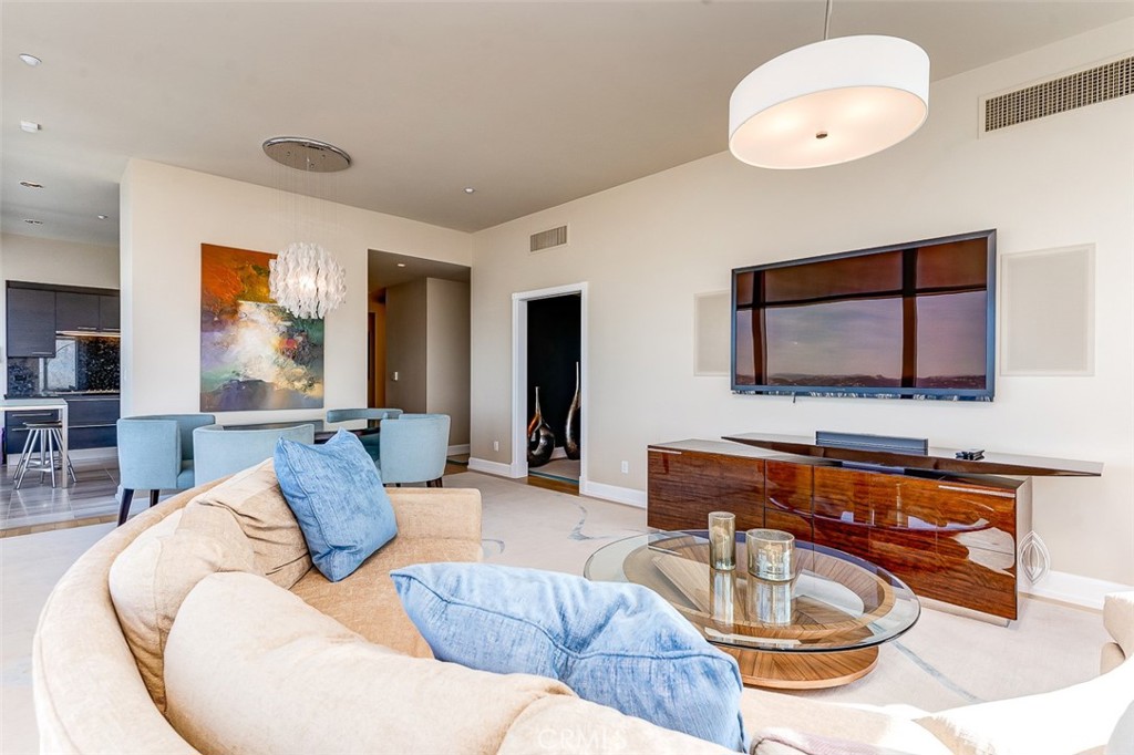 900 W Olympic Boulevard 47B