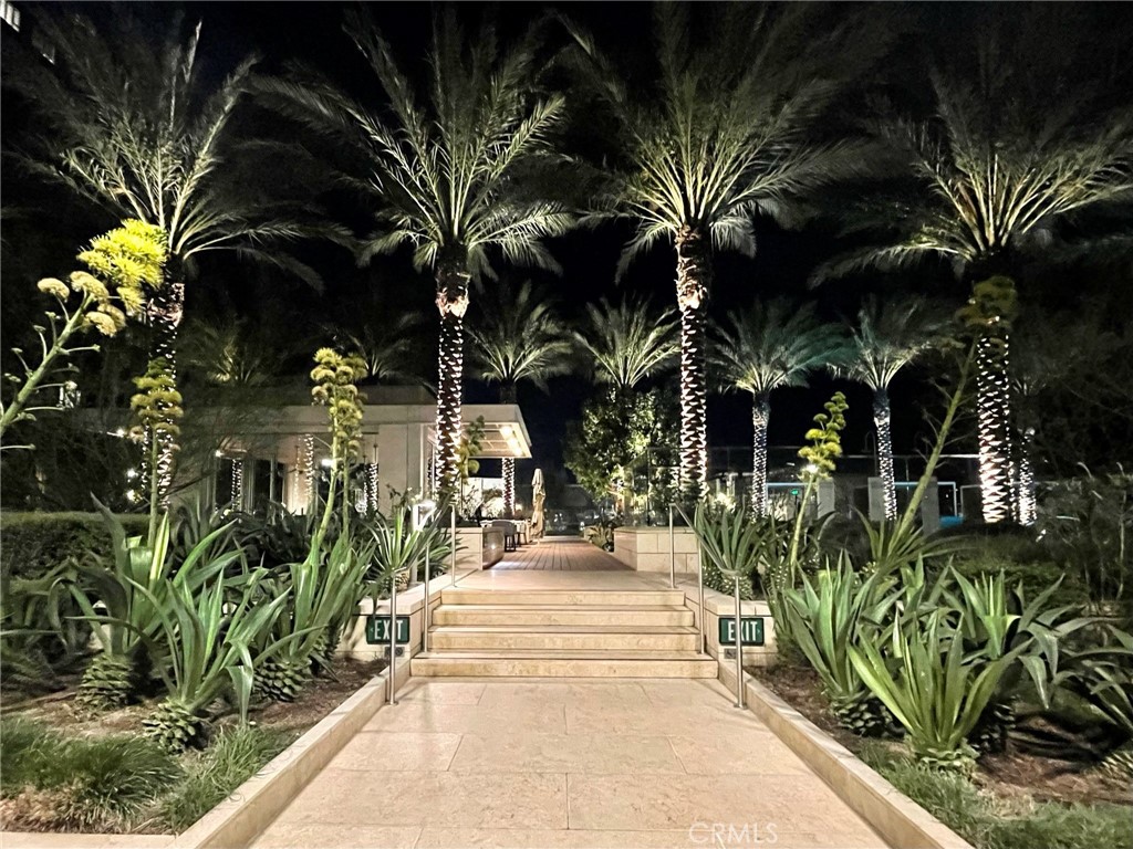 Rare opportunity to rent a fully furnished unit in the new Luxury Metropolis High Rise Condo Tower II with large balcony. Featuring custom built cabinets, soaking bathtub, balcony, and laundry in unit! Impeccable views and great amenities for enjoyment includes 24 hour security, resort style pool, fitness center, garden, firepit relaxation area, billiard room, dog park, theatre room, business center, and special access to Hotel Indigo's dining and lounge which is right next door. This special benefit at Hotel Indigo is also great for when you have guests, but are still able to enjoy your own home without the hassle of hosting and giving up your personal space. Location is unbeatable with easy access to 110, 10, & 101 freeway, next to Crypto.com arena, and all the famous districts and restaurants at your grasp.