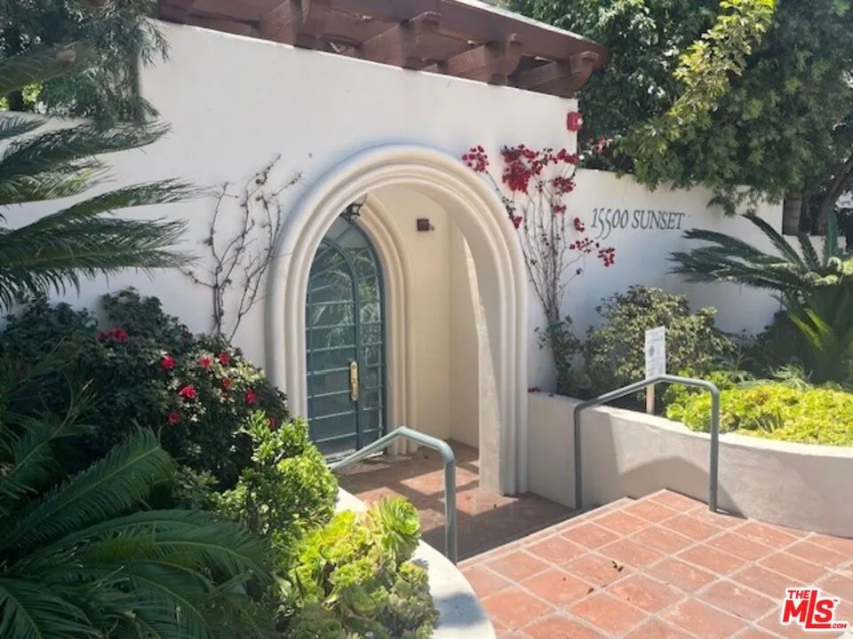 Pacific Palisades, California 90272, United States, 3 Bedrooms Bedrooms, ,2 BathroomsBathrooms,Residential,Active,184115