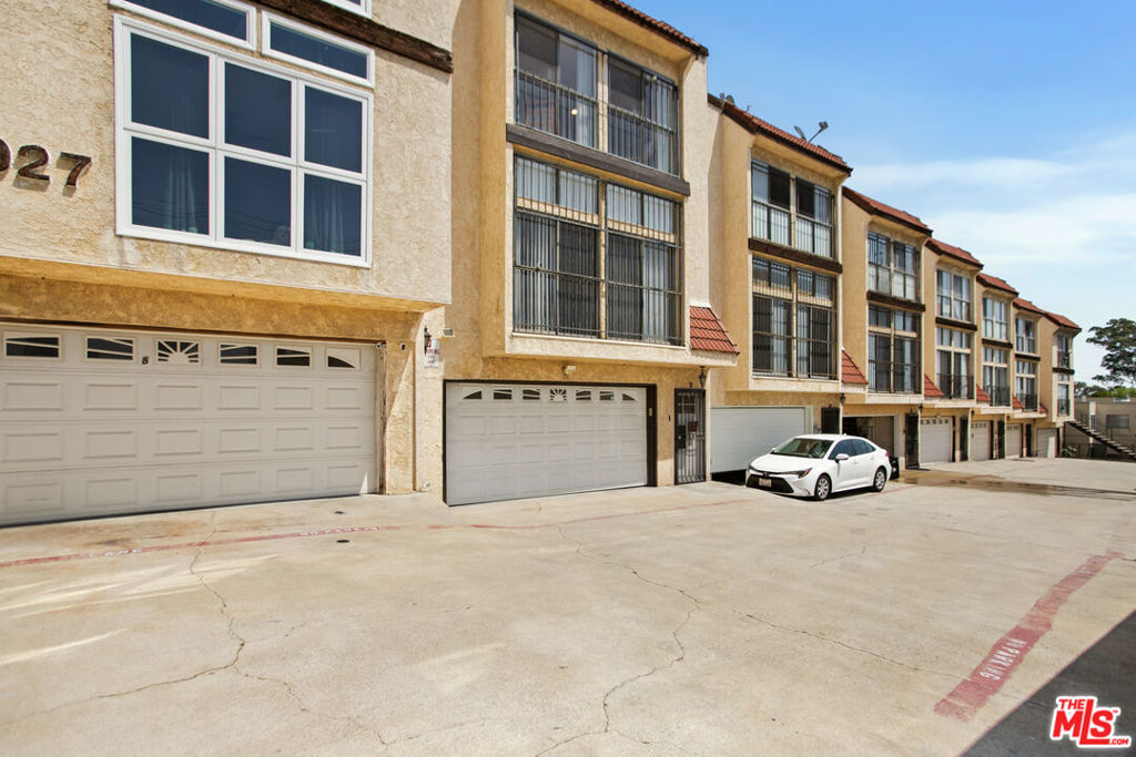 927 W College Street 7