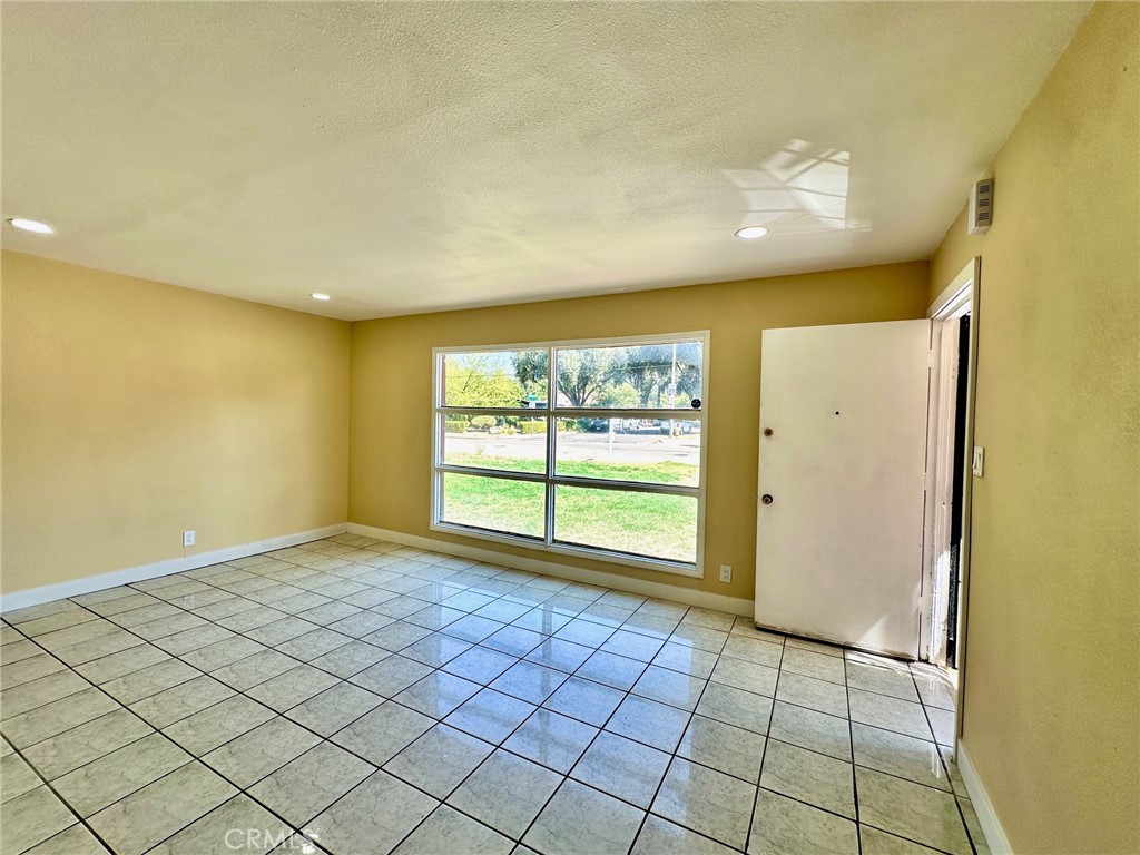 Charming Remodeled Single-Story Home** Welcome to this beautifully updated 2-bedroom, 1-bath home, complete with an additional bonus room and bathroom at the rear, perfect for a guest suite, office, or rental potential. Step inside to find a bright and inviting interior featuring a kitchen with modern quartz countertops, updated bathrooms, and fresh paint throughout. Recessed lighting enhances every room, providing a warm and welcoming ambiance.
Upfront, the spacious driveway easily accommodates up to 4 vehicles, and the generously sized lot offers plenty of potential for outdoor living or future expansion.Conveniently located near restaurants, shopping centers, and just minutes from Downtown Riverside, with easy access to major freeways. Whether you're looking for your first home, an investment property, or a move-in-ready space close to nightlife and entertainment, this is the one.Don't miss out — this beauty won't last long!