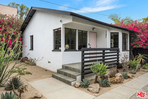 Photo of 1242 S Sycamore Avenue, Los Angeles, CA 90019 (MLS # 26874601)