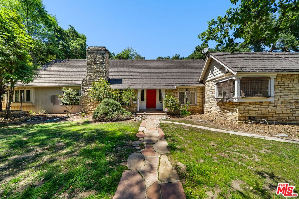 Photo of 16055 Woodvale Road, Encino, CA 91436 (MLS # 25525517)