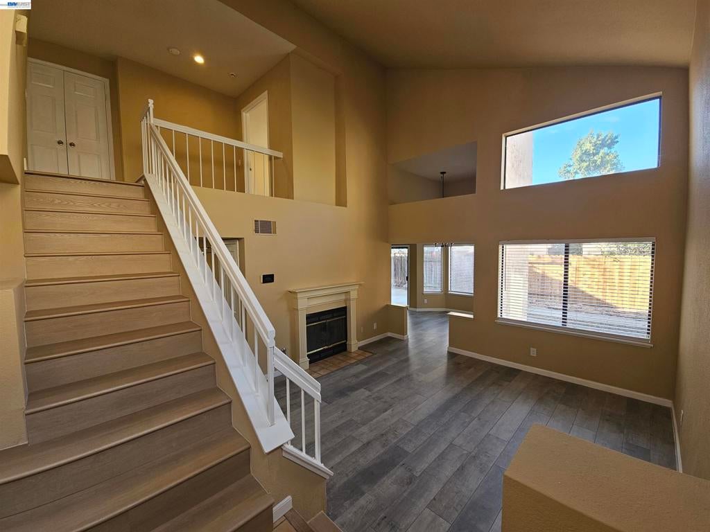 1063 Mepham Dr