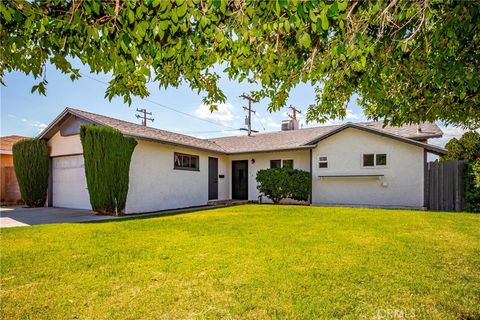 Photo of 45581 Sancroft Avenue, Lancaster, CA 93535 (MLS # SR25251000)