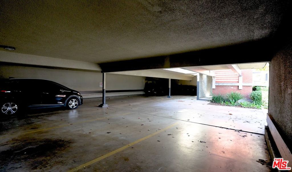 801 Glenneyre Street