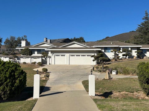 Photo of 24665 Foothill Drive, Salinas, CA 93908 (MLS # ML82062154)