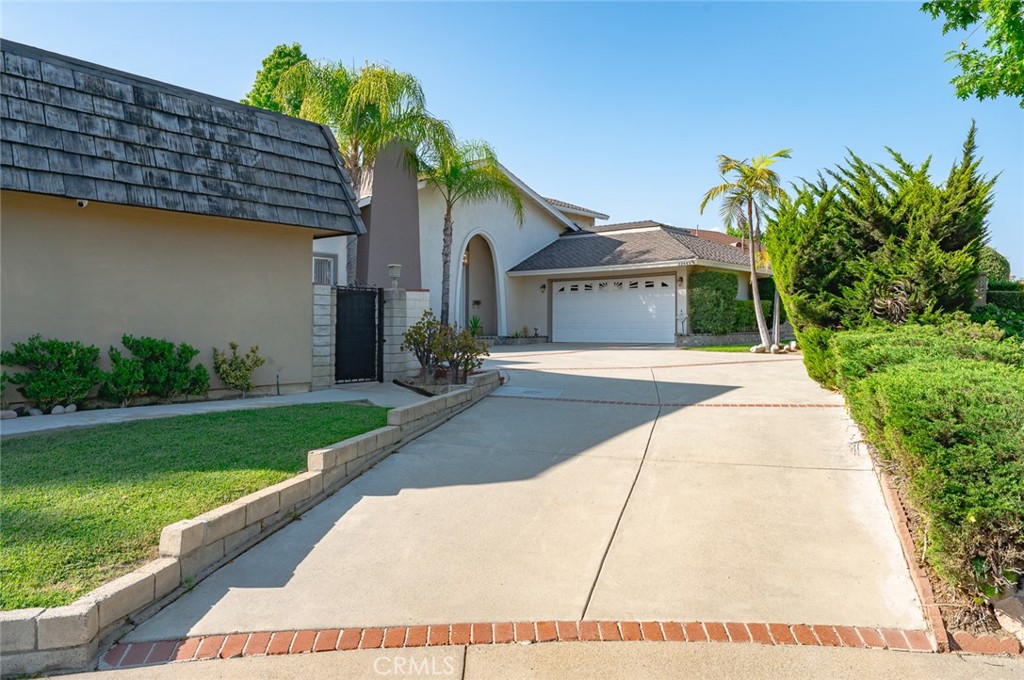 22443 Robin Oaks