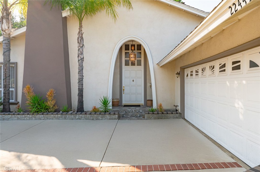 22443 Robin Oaks
