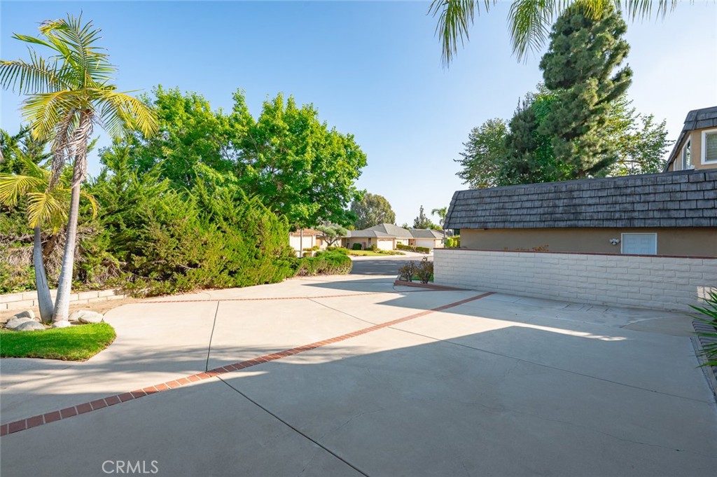 22443 Robin Oaks