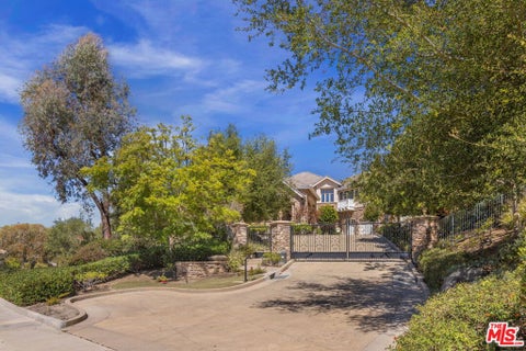 Photo of 710 Rancho Dos Vientos Drive, Thousand Oaks, CA 91320 (MLS # 26995685)