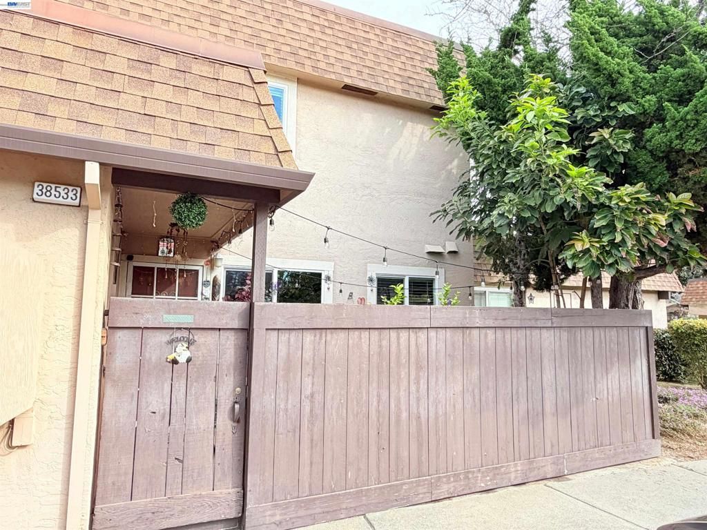 Photo of 38533 Vancouver Cmn, Fremont, CA 94536 (MLS # 41126448)