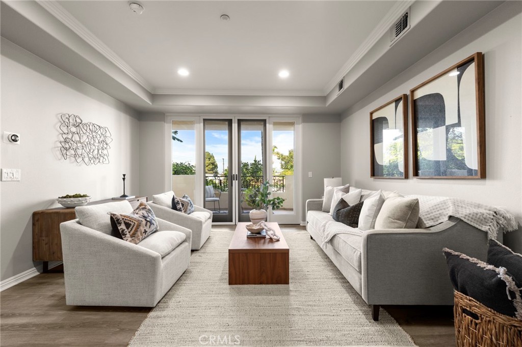 401 Bernard Street 211