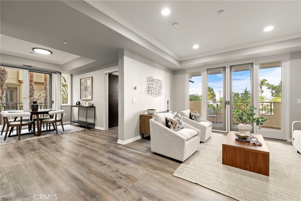 401 Bernard Street 211