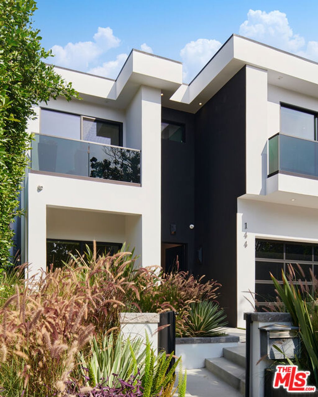 Photo of 144 N Bowling Green Way, Los Angeles, CA 90049 (MLS # 25587549)