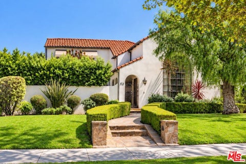 Photo of 816 S Dunsmuir Avenue, Los Angeles, CA 90036 (MLS # 26955291)