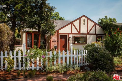 Photo of 4928 Willowcrest Avenue, Toluca Lake, CA 91601 (MLS # 26669335)