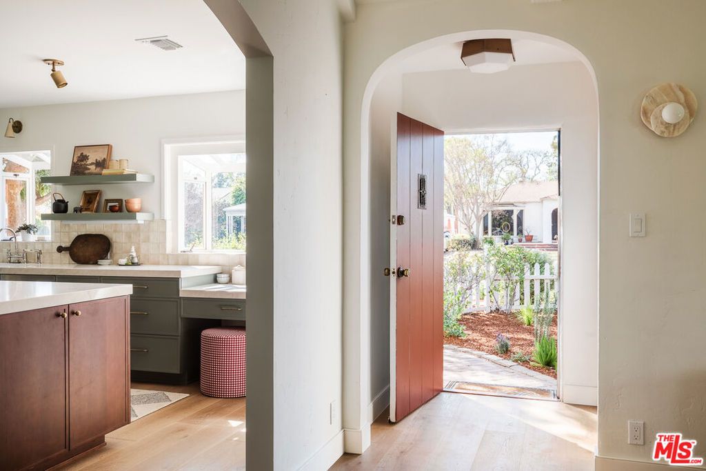 Photo of 4928 Willowcrest Avenue, Toluca Lake, CA 91601 (MLS # 26669335)