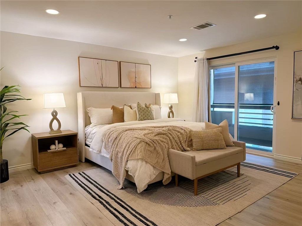 1133 S Hoover Street 314