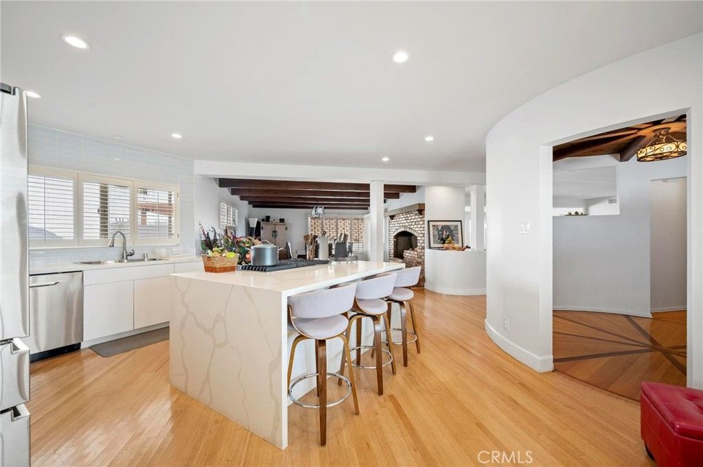 Photo of 5212 Reynier Avenue, Los Angeles, CA 90056 (MLS # SR26007814)