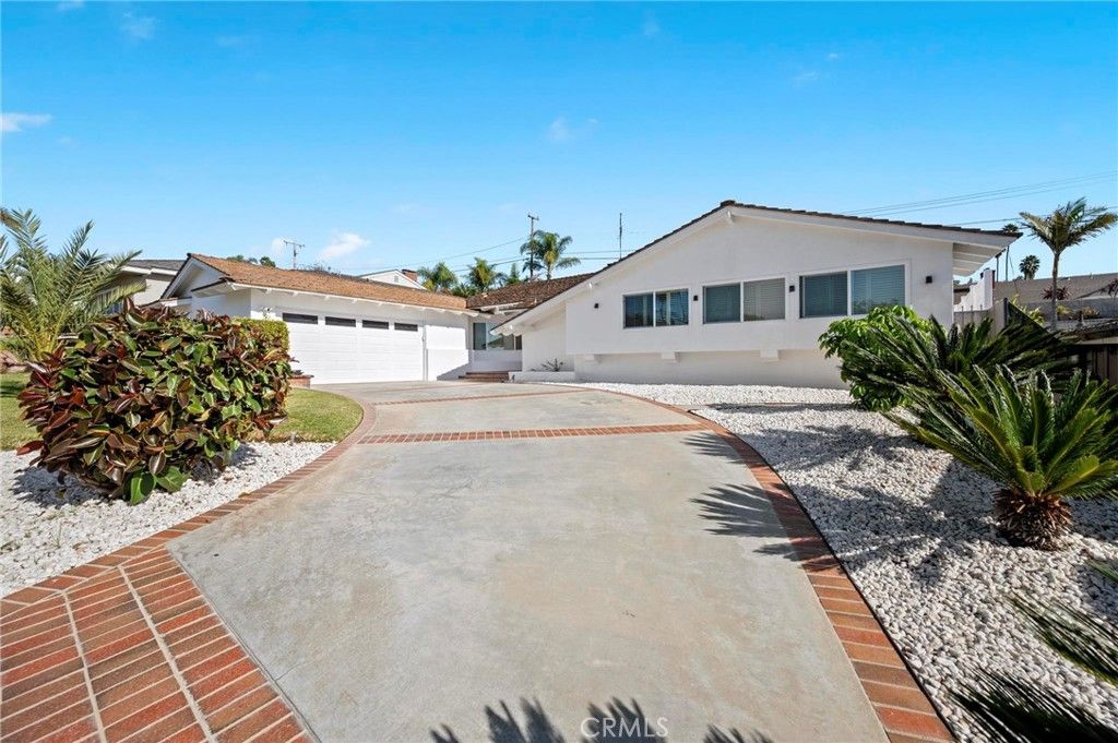 Photo of 5212 Reynier Avenue, Los Angeles, CA 90056 (MLS # SR26007814)