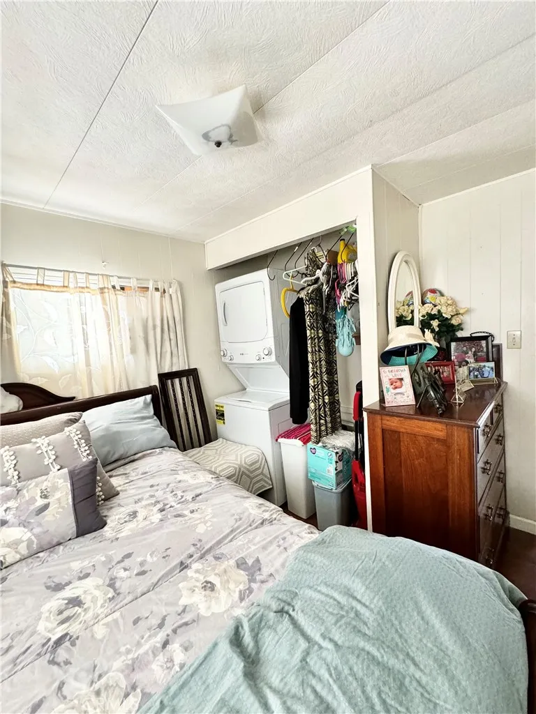 Paramount, California 90723, United States, 2 Bedrooms Bedrooms, ,1 BathroomBathrooms,Residential,Active,237537