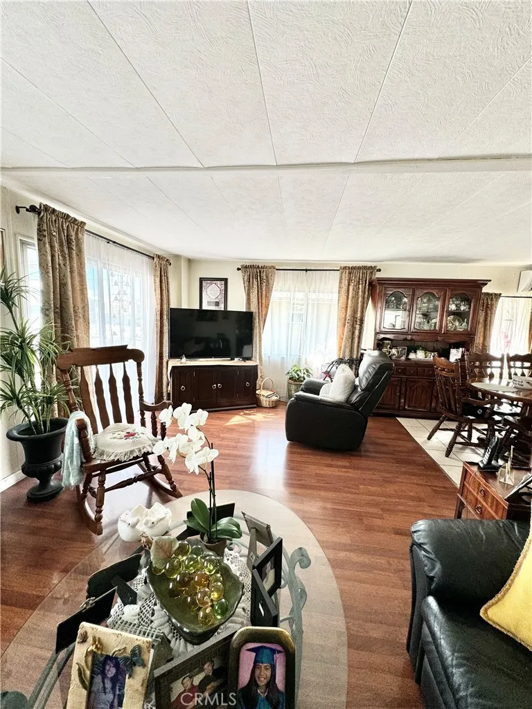 Paramount, California 90723, United States, 2 Bedrooms Bedrooms, ,1 BathroomBathrooms,Residential,Active,237537