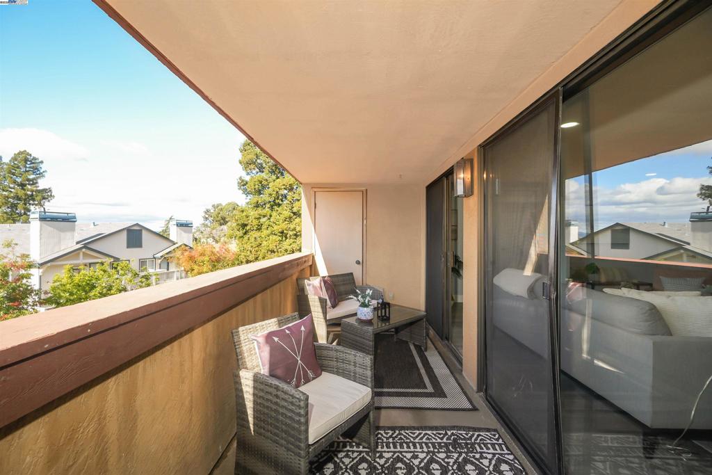 HAYWARD HILLS - Residential