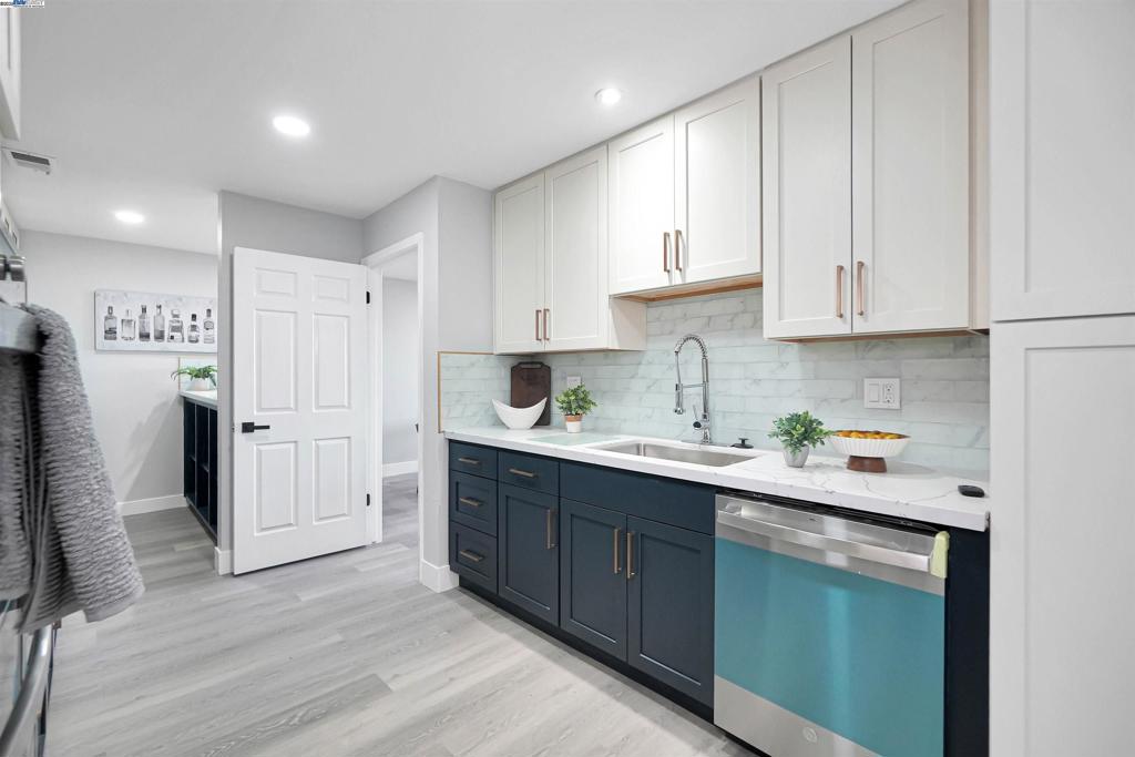 HAYWARD HILLS - Residential