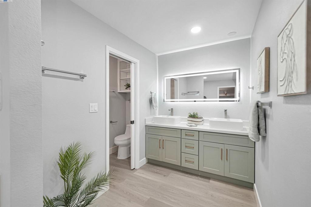 HAYWARD HILLS - Residential