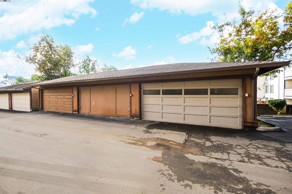 HAYWARD HILLS - Residential