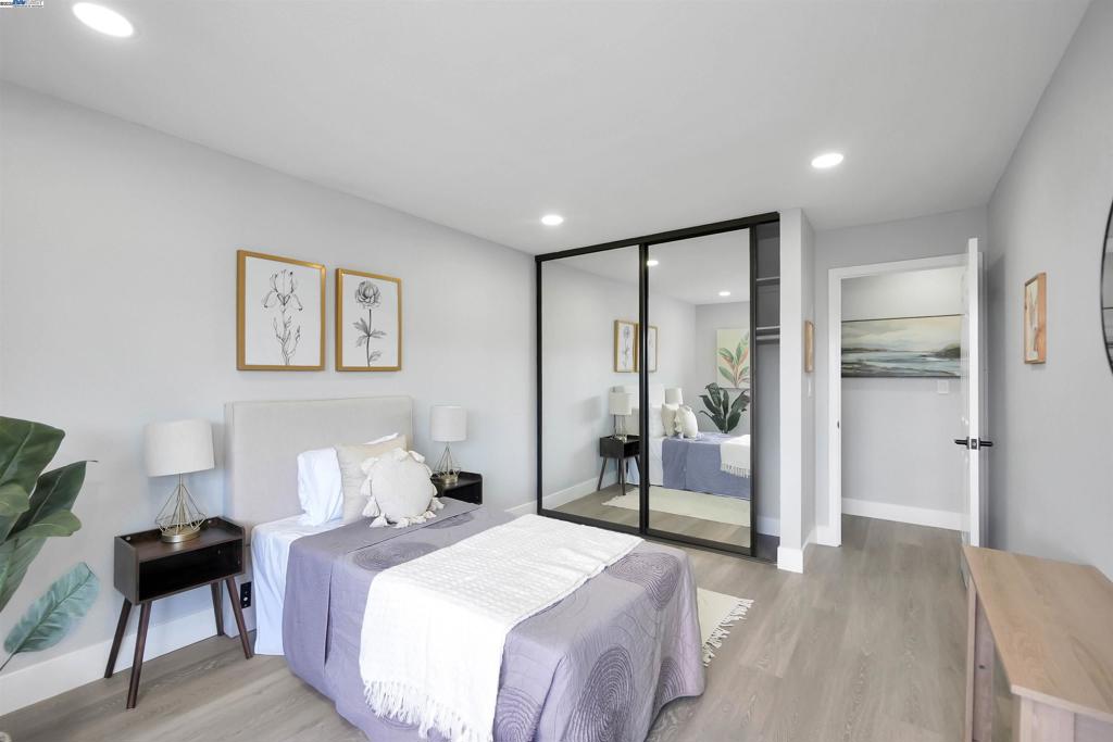 HAYWARD HILLS - Residential