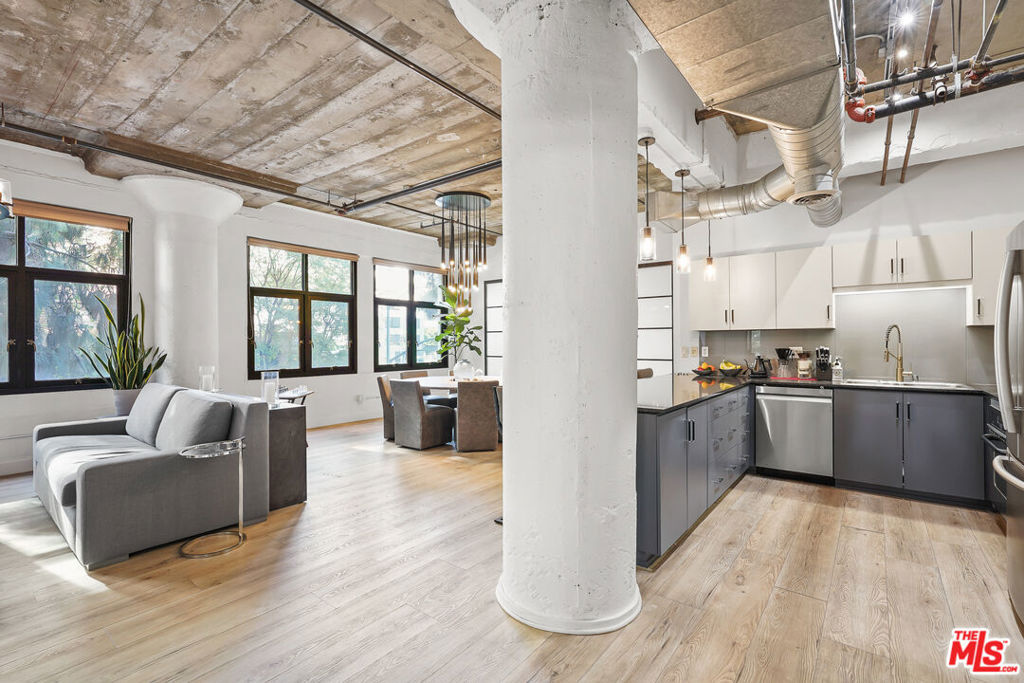330 W 11th A205