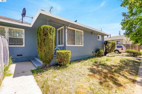 Photo of 2504 2504 78Th Ave Ave, Oakland, CA 94605 (MLS # 41126357)