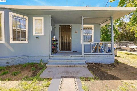 Tiny photo for 2504 2504 78Th Ave Ave, Oakland, CA 94605 (MLS # 41126357)