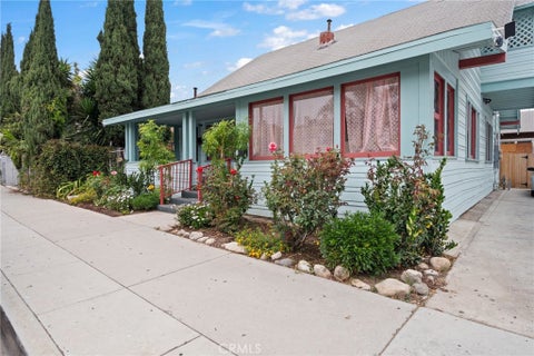 Photo of 332 Daisy, Long Beach, CA 90802 (MLS # SB26163956)