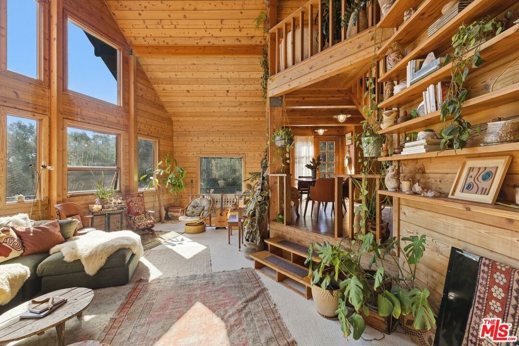 Photo of 1555 GREENLEAF CANYON Road, Topanga, CA 90290 (MLS # 26649007)