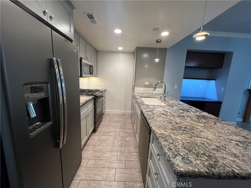 Los Caballeros (LCAB) - Residential Lease