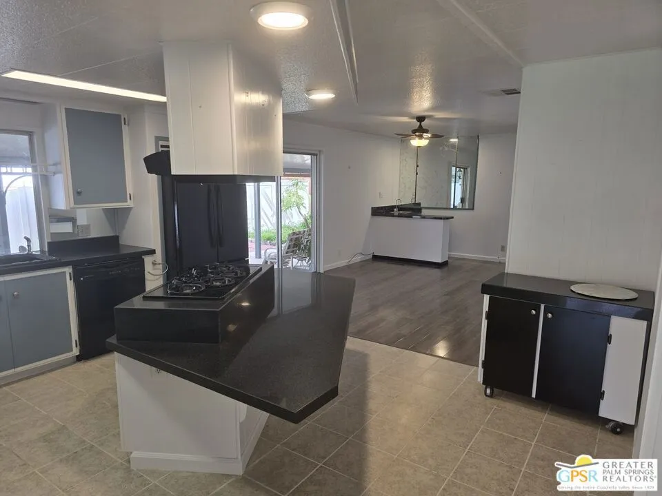 Cathedral City, California 92234, United States, 2 Bedrooms Bedrooms, ,2 BathroomsBathrooms,Residential,Active,201587