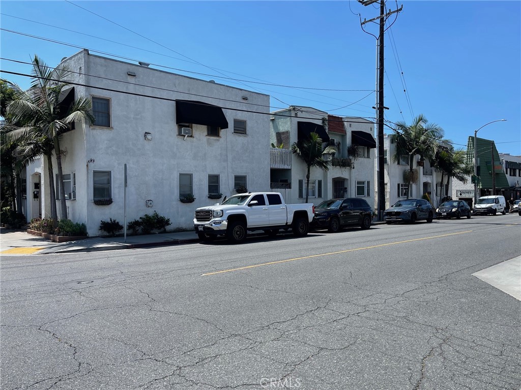 3522 E Broadway
