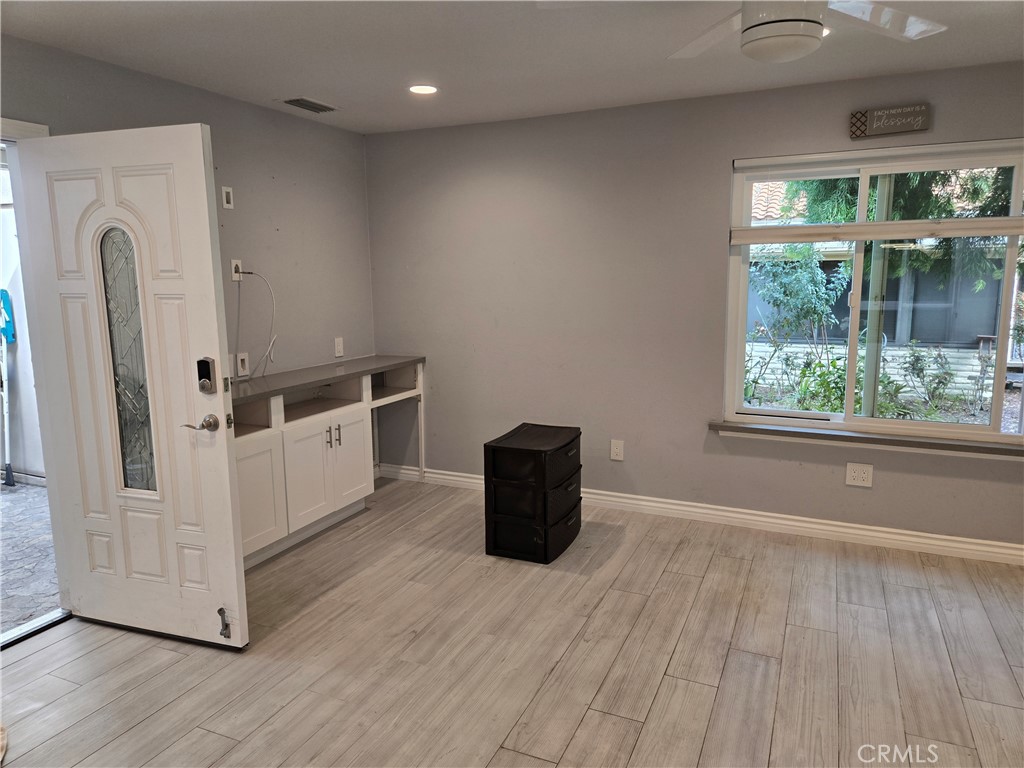 2358 Via Mariposa E A