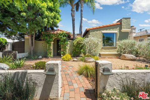 Photo of 8955 Beverlywood Street, Los Angeles, CA 90034 (MLS # 26850467)