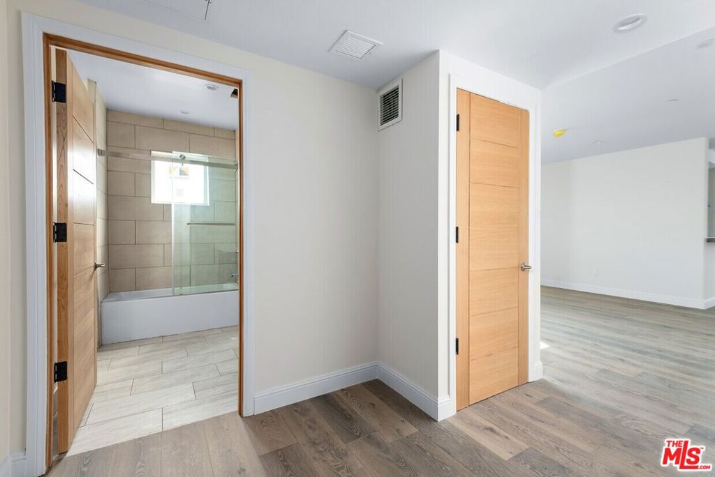 Properties 1 1427 S Bedford Street