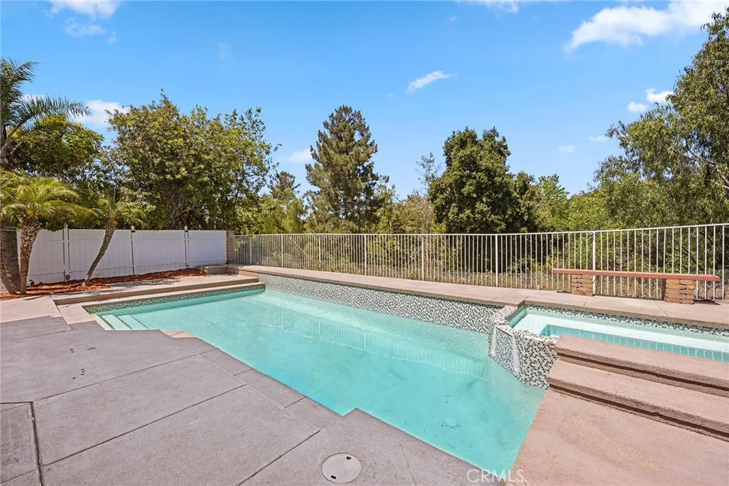 Anaheim Hills, California 92808, United States, 4 Bedrooms Bedrooms, ,3 BathroomsBathrooms,Residential,Active,187316