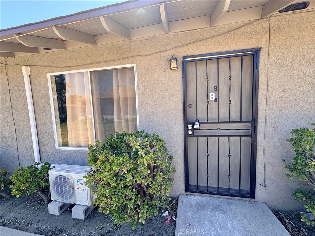 4572 Canoga Street B
