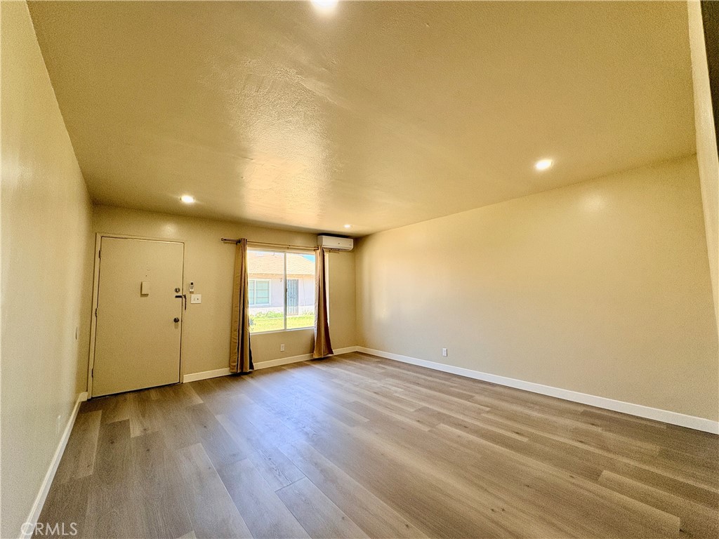 4572 Canoga Street B