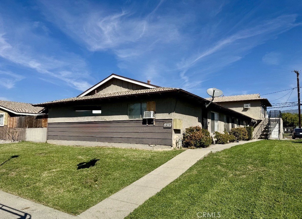 4572 Canoga Street B